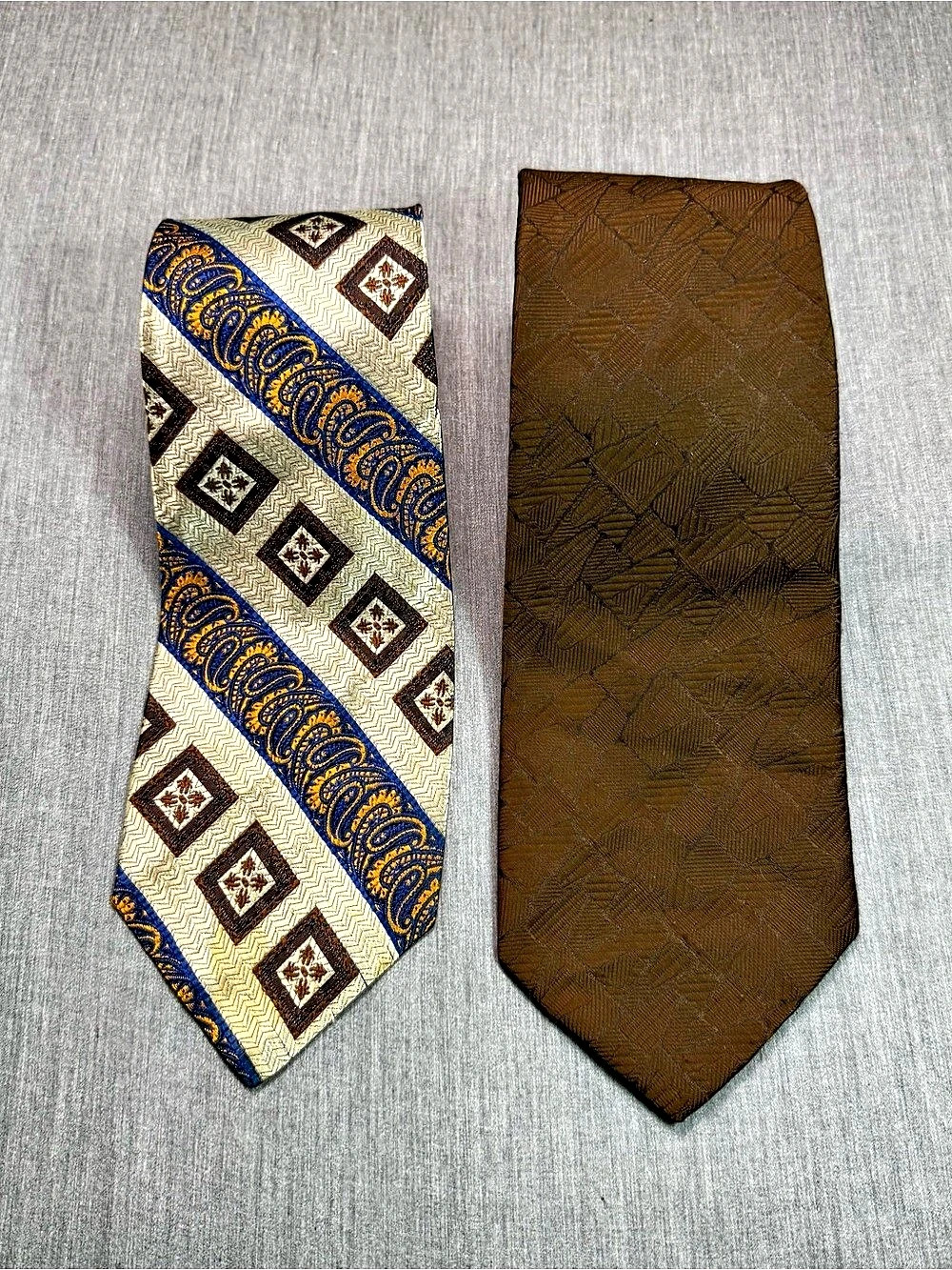Vintage 1970s Men’s Silk Tie Lot (2) John Frederics Kipper & Hartzell's 4"-4.75"